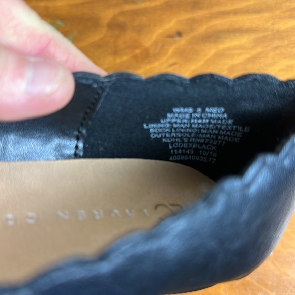 Laren Conrad. Size med flats. Like new. Scalloped edges. - Picture 5 of 6